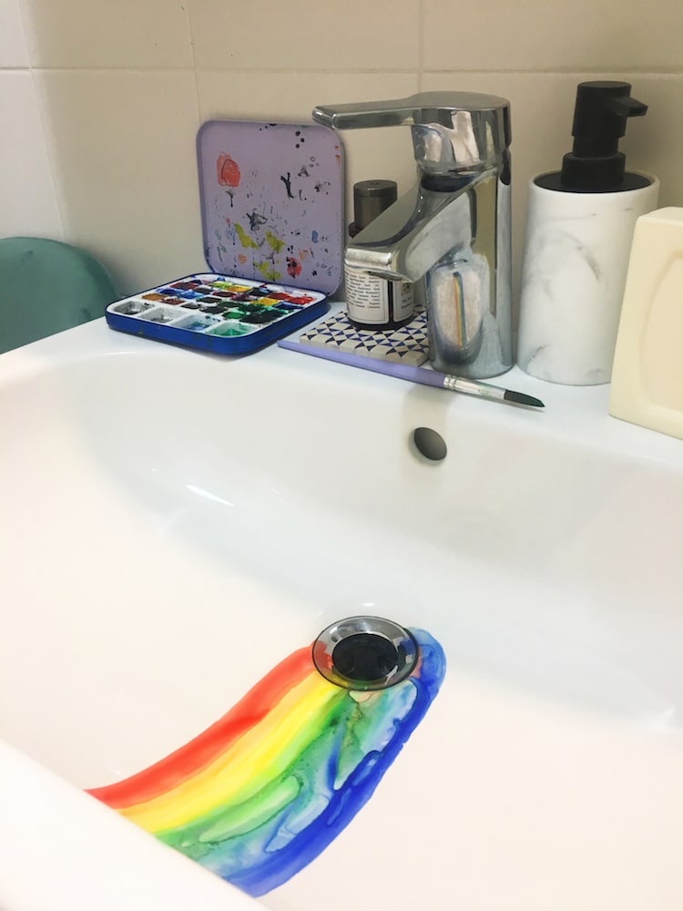 des-peintures-dans-le-lavabo-par-Marta-Grossi-17